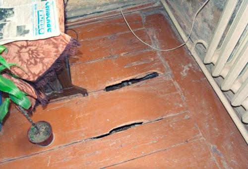 Что делать с деревянным полом в хрущёвке. Что собой могут представлять полы в квартире старого дома