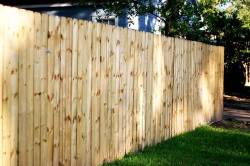 Как выбрать место для строительства туалета на даче. На каком расстоянии от забора можно строить туалет на даче, чтобы не насолить соседям