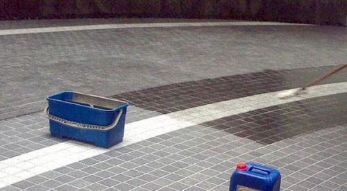 Как убрать следы инструментов и швов на бетонной садовой дорожке. Высолы