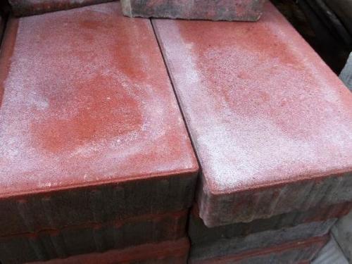 Как убрать следы инструментов и швов на бетонной садовой дорожке. Высолы