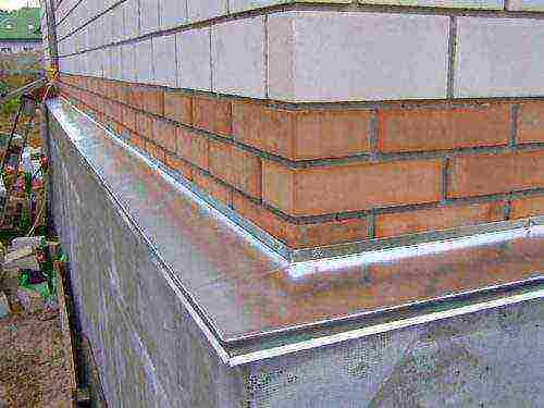 Как соединить два отлива между собой. Монтаж металлических отливов на цоколь своими руками