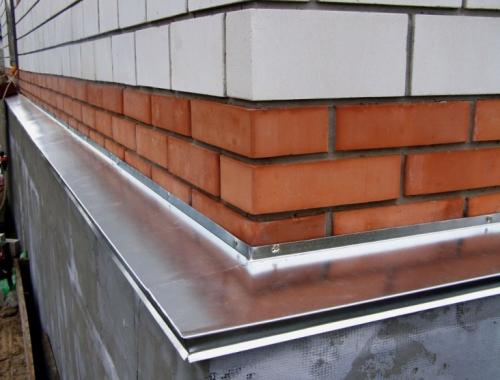 Отливы металлические для фундамента. Виды и характеристики