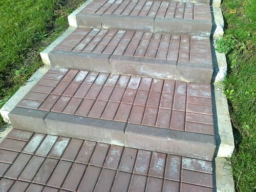 Как очистить тротуарную плитку от цемента после укладки. Как очистить плитку или брусчатку?