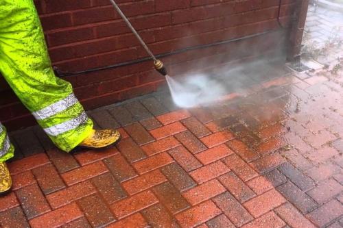 Как очистить тротуарную плитку от цемента после укладки. Как очистить плитку или брусчатку?