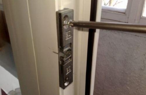 Как работает фурнитура на пластиковых дверях. Основные виды фурнитуры