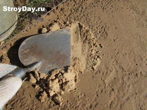 Укладка тротуарной плитки 30х30 своими руками. Как уложить самодельную тротуарную плитку на даче: пошаговая инструкция