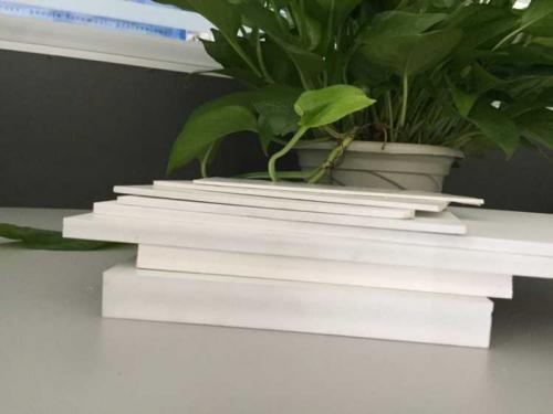 Какие свойства должен иметь лист из пластика. Особенности листов