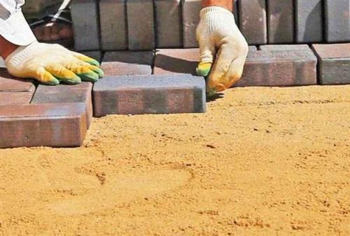Можно ли укладывать брусчатку на песок без цемента. Можно ли укладывать тротуарную плитку на песок