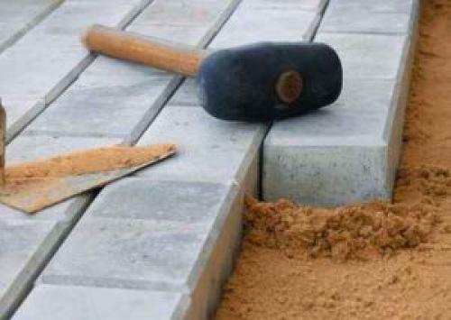 Можно ли укладывать брусчатку на песок без цемента. Можно ли укладывать тротуарную плитку на песок