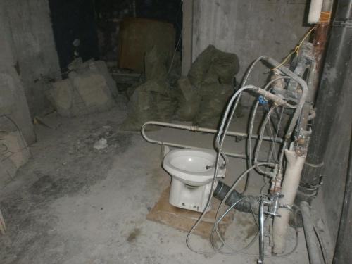 Можно ли демонтировать сантехкабину в панельном доме. 5 преимуществ демонтажа сантехкабины в панельном доме 01