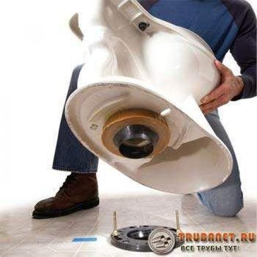Соединение унитаза с канализацией из пластиковых труб. Демонтаж старых элементов