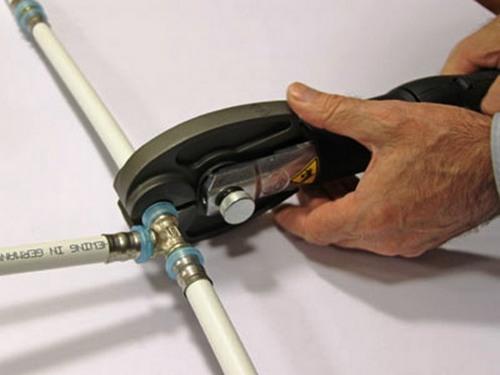 Как соединить пластиковую трубу с пластиковой без резьбы и сварки. Соединение без сварки для различных типов пластиковых труб