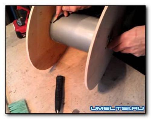 Держатель для шланга поливочного своими руками. Катушка для поливочного шланга своими руками