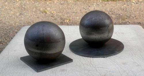 Пластиковые заглушки на трубы забора. Плюсы и минусы заглушек из разных материалов