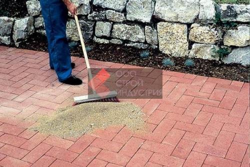 Как укладывать тротуарную плитку на ЦПС. Технология укладки тротуарнои  плитки на сухую смесь 09