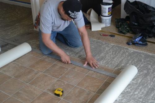 Как избежать ошибок при приклеивании линолеума к полу. Какие ошибки нельзя допускать при укладке линолеума, чтобы не перестилать его