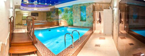 Как правильно ухаживать за бассейном в бане. Как часто сливать воду в бассейне бани