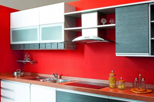 Из чего можно сделать фартук на кухне кроме плитки дешево. Чем можно заменить фартук на кухне?