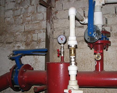 Для чего нужен трехходовой кран между сосудом и манометром. В каких случаях используют такое устройство, как трехходовой кран для манометра