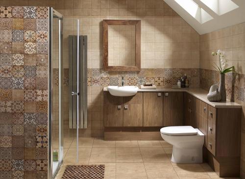 Ванная с плиткой под дерево: стильный и практичный выбор 01 Ванная с плиткой под дерево: стильный и практичный выбор 01