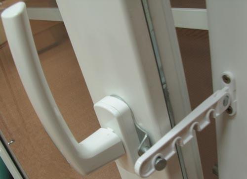 Поворотно-откидной механизм для пластиковых окон. Запирающая фурнитура и ее разновидности