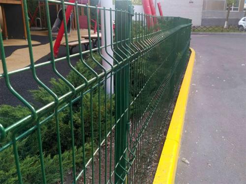 Рулонная сетка для забора. Особенности материала, применение