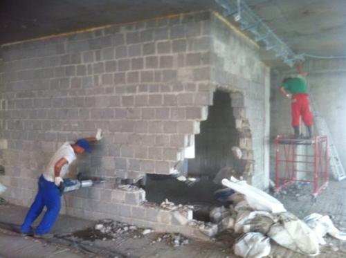 Как сломать кирпичную стену в квартире. Демонтаж стен из кирпича: основные способы, необходимый инвентарь