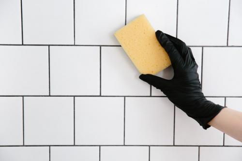 Как правильно укладывать плитку на деревянном полу