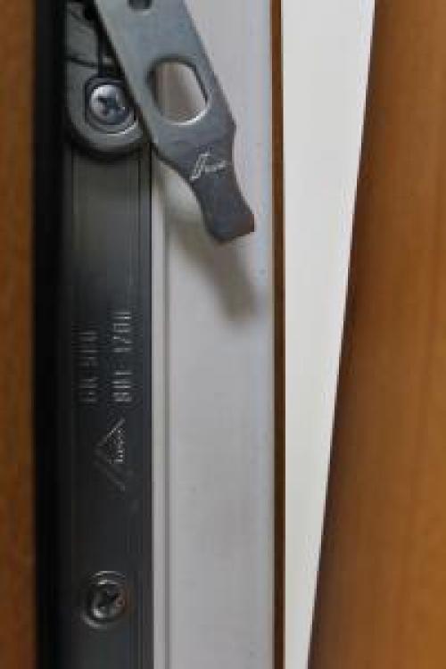 Замена фурнитуры пластиковых окон. На пластиковых оконных конструкциях 09