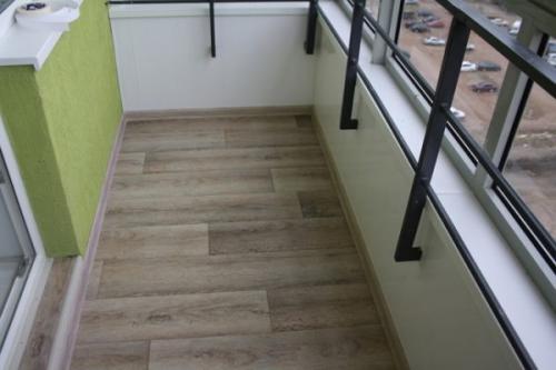 Как настелить пол на лоджии своими руками. Остекленный балкон