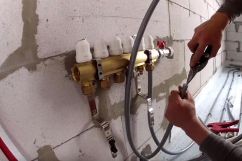 Одноконтурный коллектор теплого пола. Подключение труб теплого пола к гребенке