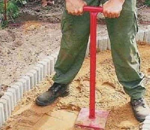 Какие особенности бетонной садовой дорожки могут повлиять на ее долговечность. Стоит ли заливать дорожки бетоном