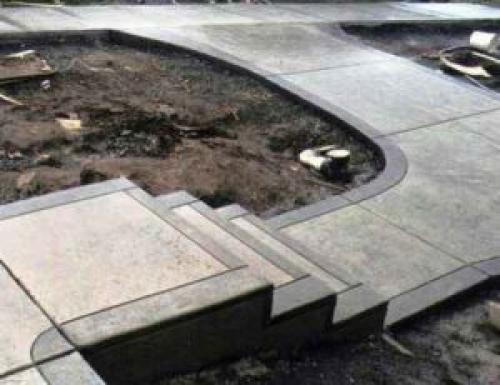 Какие особенности бетонной садовой дорожки могут повлиять на ее долговечность. Стоит ли заливать дорожки бетоном