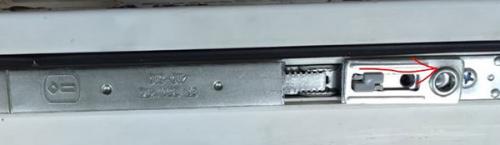 Как заменить ножницы на пластиковом окне самостоятельно 10