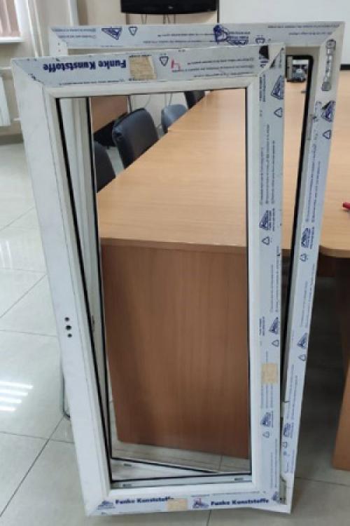 Как заменить ножницы на пластиковом окне самостоятельно 01