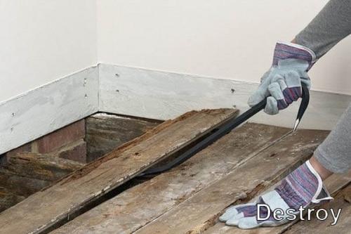Какие правила безопасности следует соблюдать при демонтаже старого деревянного пола. Особенности демонтажа пола и его основания своими руками