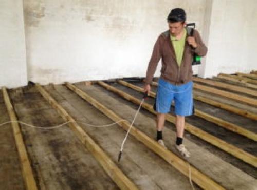 Какие особенности ремонта деревянных полов по лагам зависят от типа дерева и его обработки. Обработка лаг антисептиком