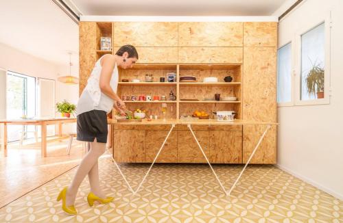 Какие способы можно использовать для создания гармоничного сочетания плитки и дерева в интерьере. Сочетание плитки и дерева в интерьере