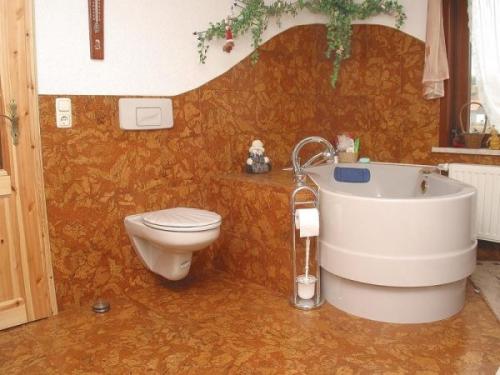 На что приклеить линолеум к деревянному полу. На что стелить линолеум на деревянный пол: виды подложек и правила укладки покрытия 18