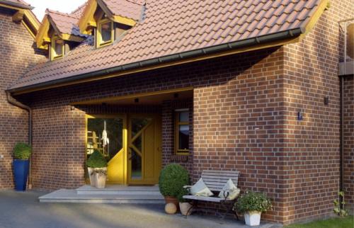 Фасад из клинкерной плитки. Варианты применения во внешней отделке домов 03