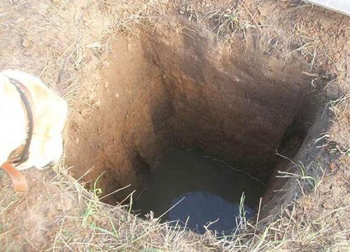 Яма для дачного туалета своими руками. Выгребная яма с земляным дном своими руками