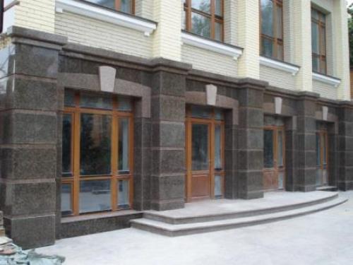 Какие факторы влияют на качество вентфасада из керамогранита. Облицовка фасадов керамогранитом: плюсы и минусы