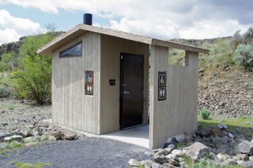 Идея для туалета на даче. Туалет на даче своими руками — интересные идеи для постройки туалетов, и советы, как быть оригинальнее в статье!