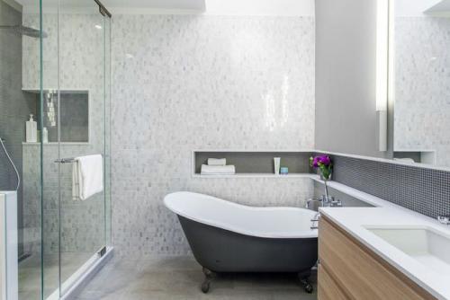 Ниша в стене, как оформить красиво. Многофункциональность интерьерной ниши