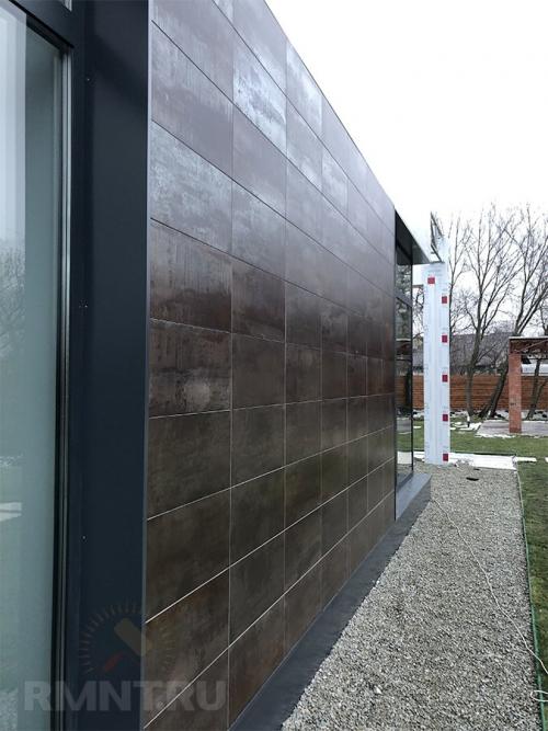 Керамогранит на фасаде: плюсы, минусы, особенности выбора