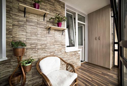 Можно ли проводить внутреннюю отделку балкона своими руками. Отделка балконов. Особенности работ