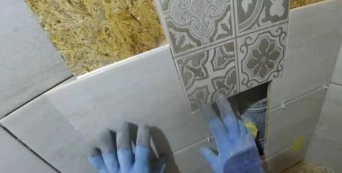 Как приклеить плитку на вагонку. Как уложить керамическую плитку на вагонку кухни(кухонный фартук) в деревянном доме? Способы? Совет?