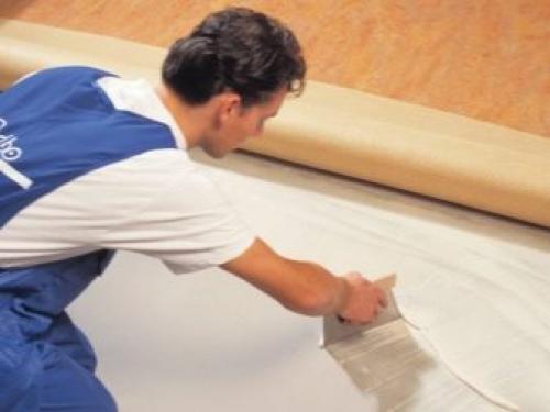 Как клеить линолеум к старому полу из линолеума. Реакционный клеевой состав 03