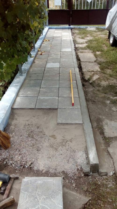 Укладка тротуарной плитки своими руками пошаговая инструкция. Укладка тротуарной плитки своими руками от А до Я: дренаж, выбор основания, разметка дорожек, размещение бордюров