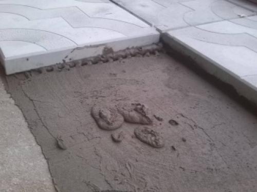 Укладка тротуарной плитки на грунт. Бетонное 04 Укладка тротуарной плитки на грунт. Бетонное 04